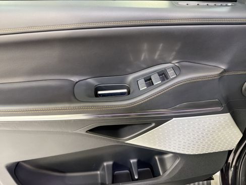 Used 2025 Lincoln Navigator Black Label image 12