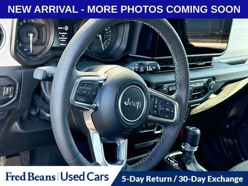 Used 2025 Jeep Wrangler Unlimited Sahara w/ Safety Group image 7