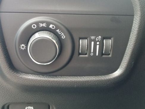 Used 2023 Jeep Grand Cherokee L Laredo AWD/4WD image 15