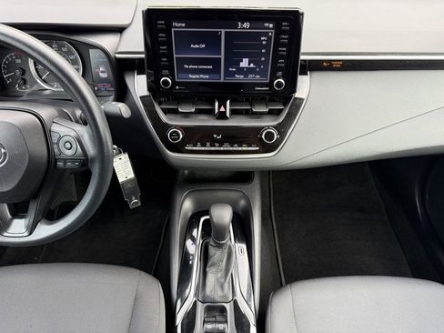 Used 2022 Toyota Corolla LE image 17
