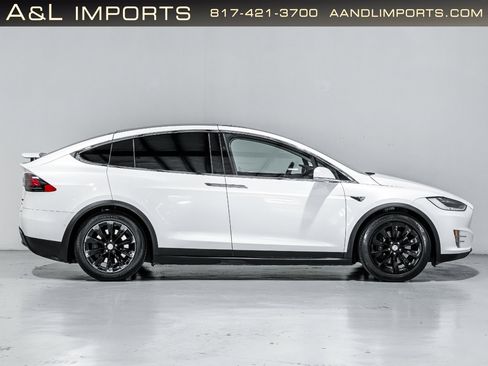 Used 2018 Tesla Model X 75D image 9