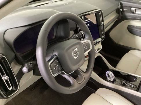 New 2025 Volvo XC40 B5 Ultra w/ Climate Package image 9