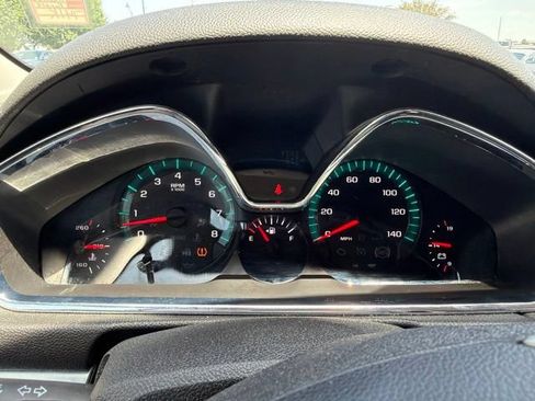 Used 2015 Chevrolet Traverse LT w/ Style and Technology Package FWD image 28