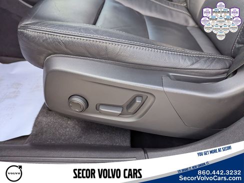 Certified 2023 Volvo XC40 B5 Ultimate w/ Protection Package Premier image 12