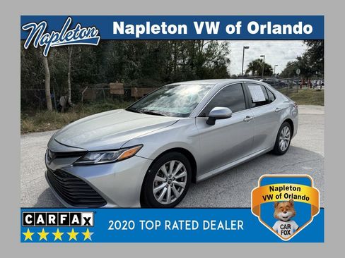Used 2018 Toyota Camry LE image 1