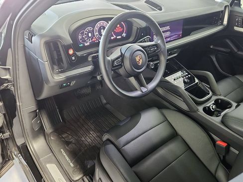 Certified 2026 Porsche Cayenne AWD/4WD image 4
