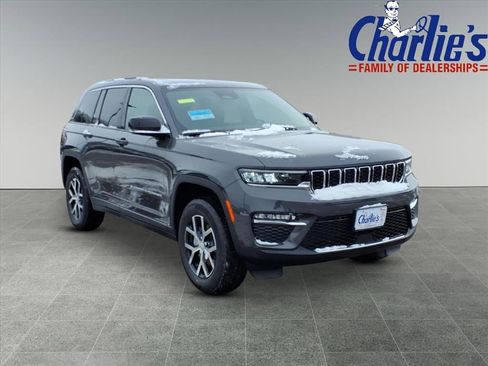 New 2025 Jeep Grand Cherokee Limited w/ Trailer Tow Package AWD/4WD image 3