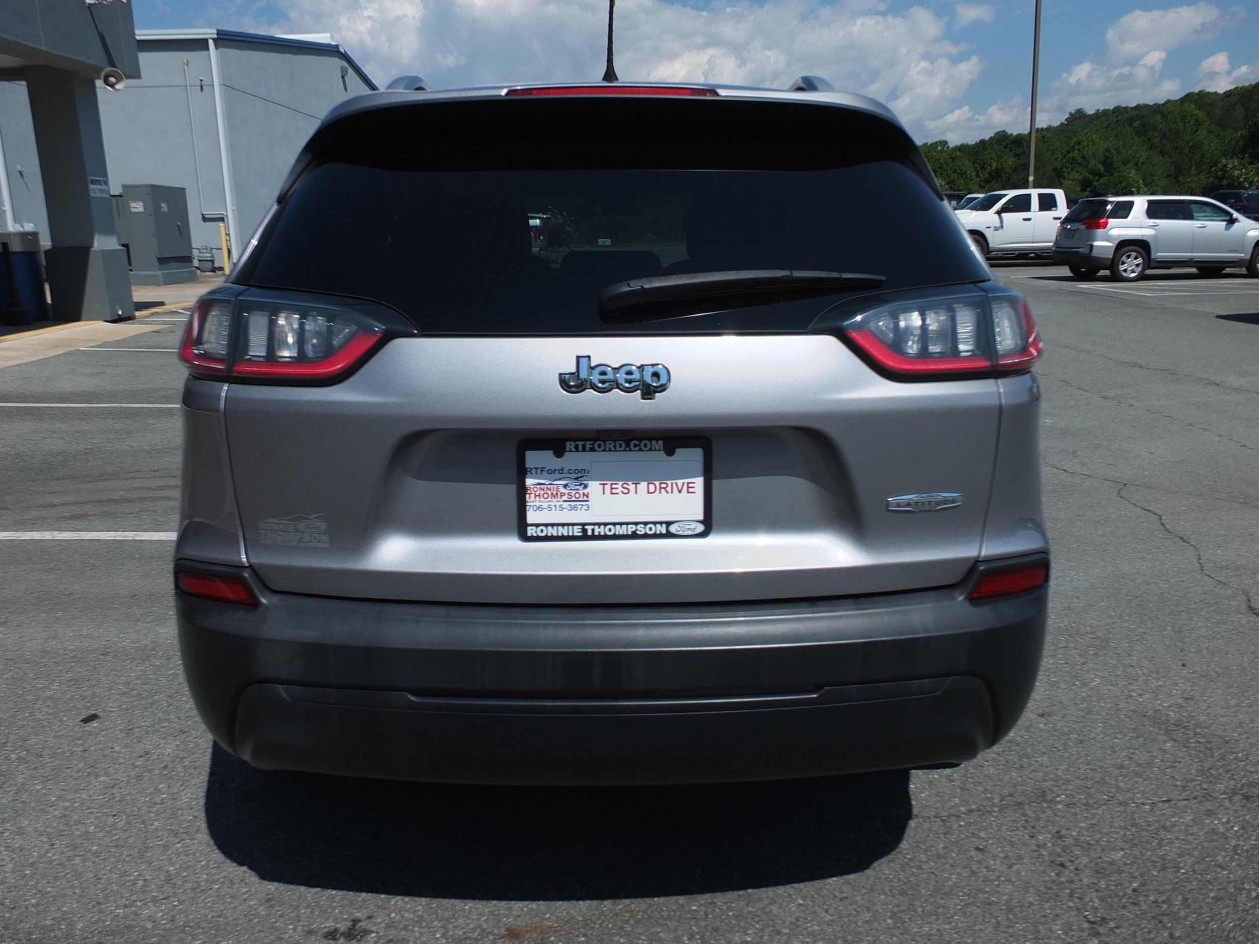 Used 2019 Jeep Cherokee Latitude w/ Popular Appearance Group FWD image 4