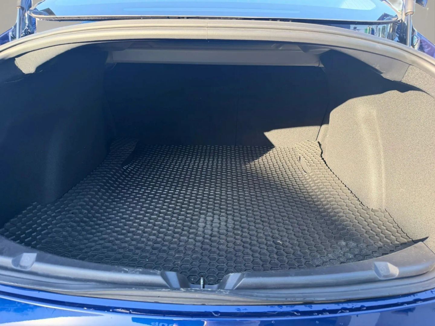 Used 2018 Tesla Model 3 Long Range RWD image 14