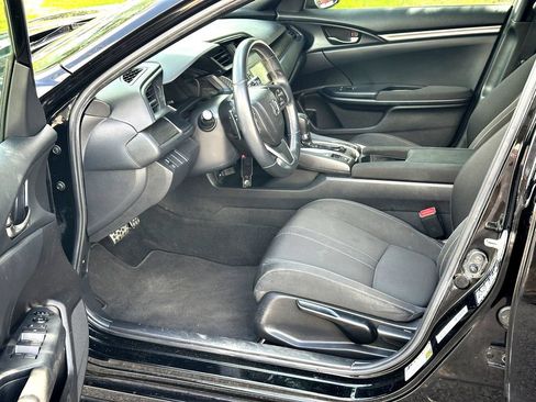 Used 2018 Honda Civic Sport image 11