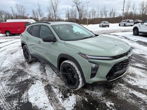 Used 2025 Chevrolet Trax ACTIV w/ Sunroof Package image 11