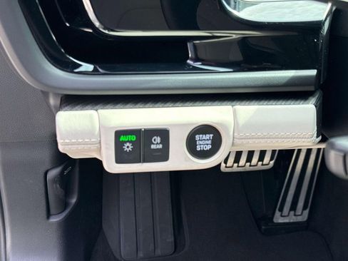 Certified 2024 Porsche Panamera 4 w/ Premium Package image 23