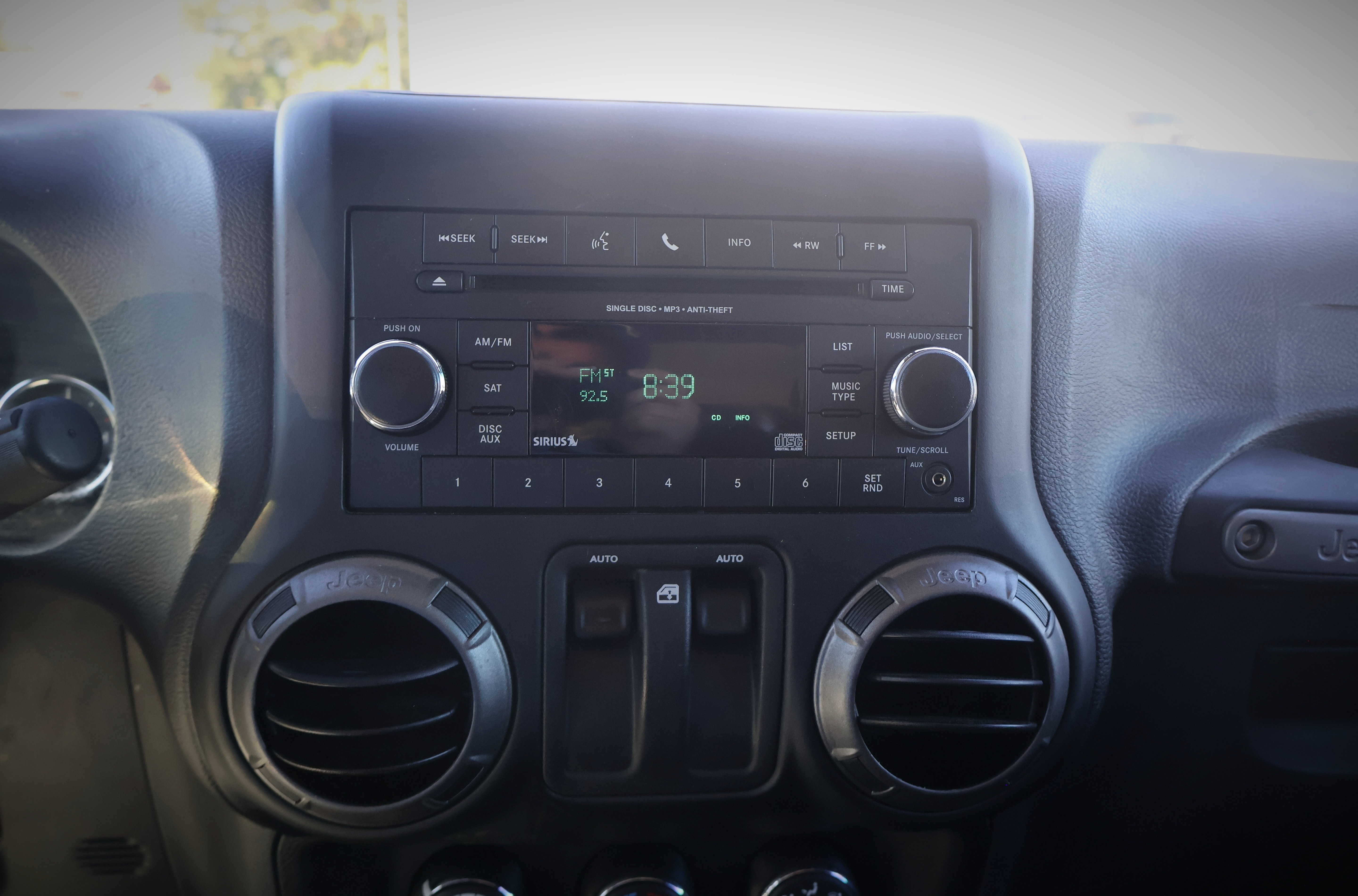 Used 2018 Jeep Wrangler Sport AWD/4WD image 15