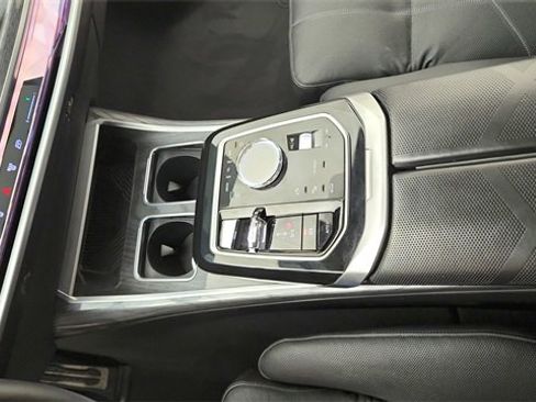 Used 2024 BMW 740i image 21