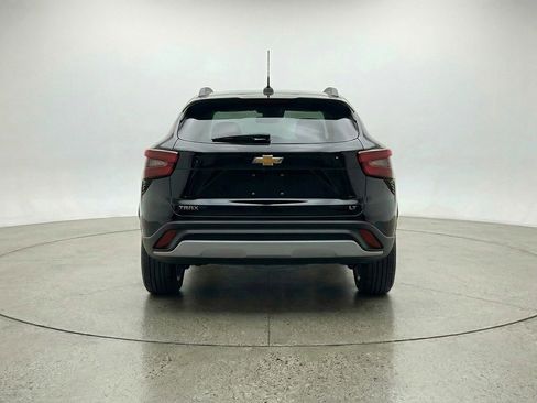 Used 2025 Chevrolet Trax LT image 7