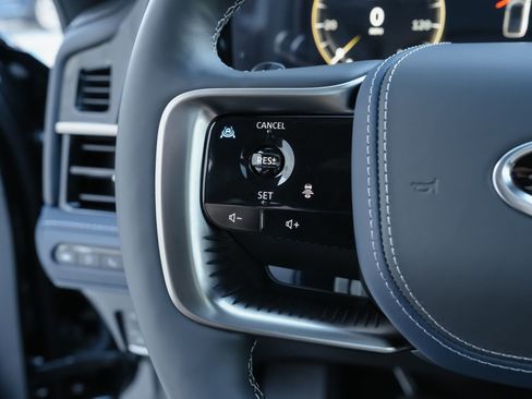 New 2026 INFINITI QX80 4WD image 17