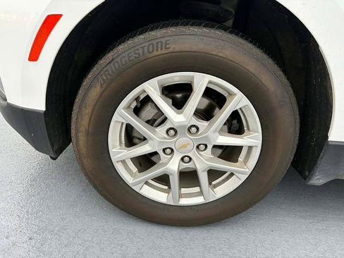 Used 2024 Chevrolet Equinox LT image 2