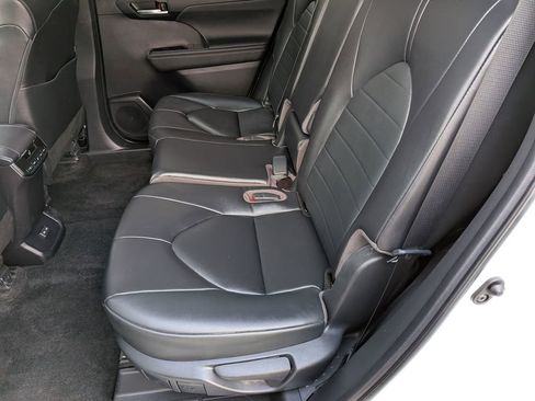 Used 2023 Toyota Highlander XLE image 25