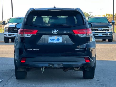 Used 2019 Toyota Highlander XLE AWD/4WD image 5