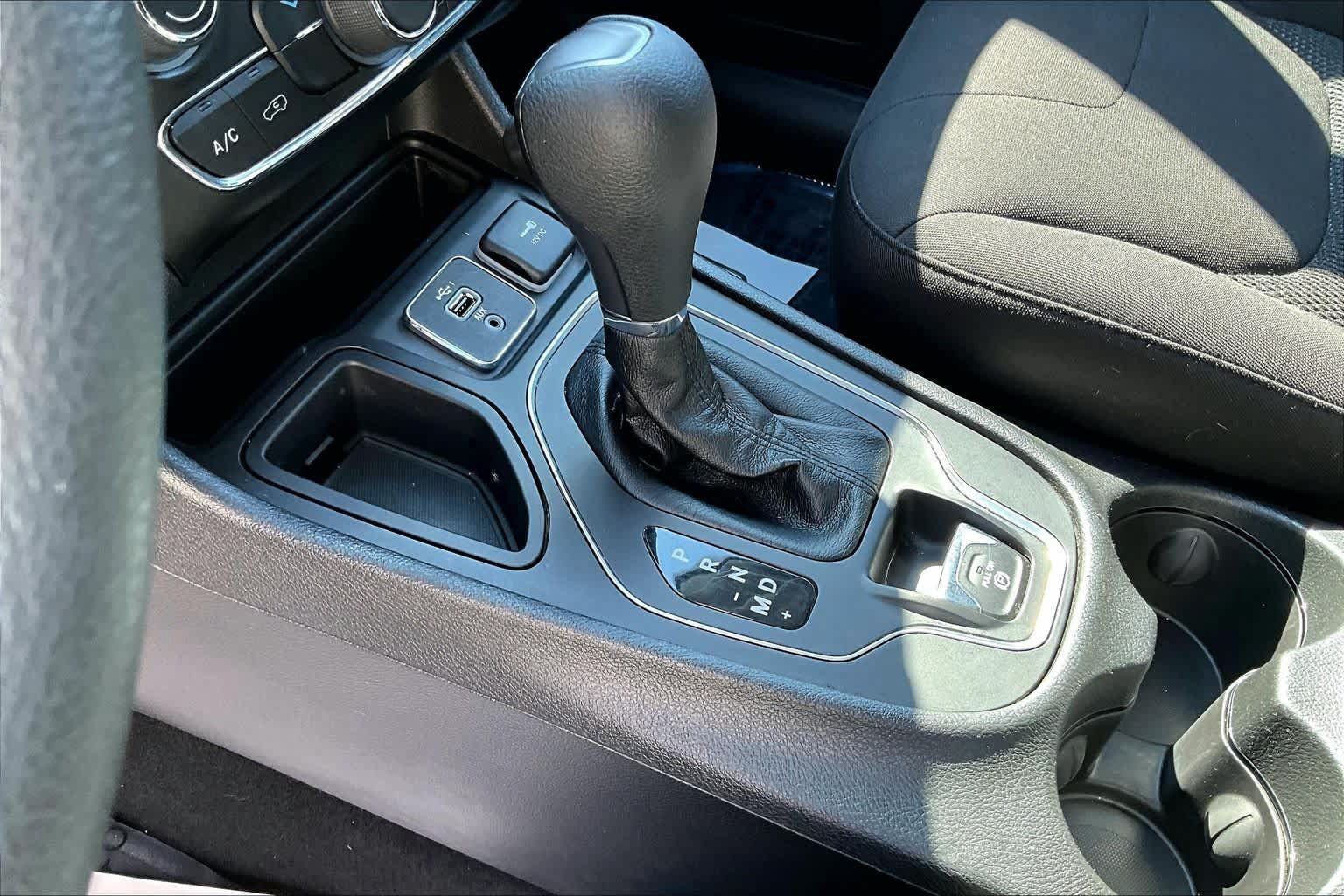 Used 2021 Jeep Cherokee Latitude FWD image 15