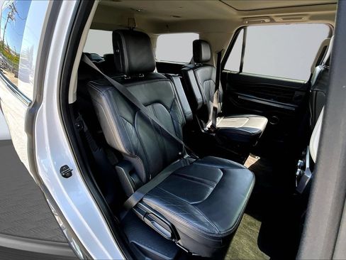 Used 2018 Ford Expedition Platinum AWD/4WD image 24