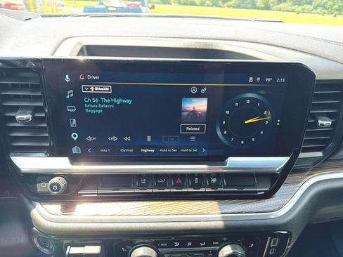 Used 2025 Chevrolet Silverado 2500 LT w/ Convenience Package AWD/4WD image 13