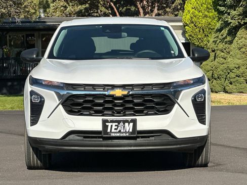 Used 2024 Chevrolet Trax LS FWD image 9