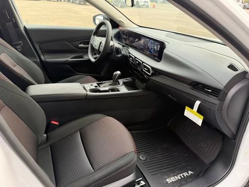 New 2026 Nissan Sentra SR w/ Floor Mat Package FWD image 23