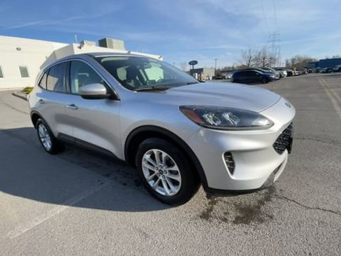 Used 2020 Ford Escape SE image 2