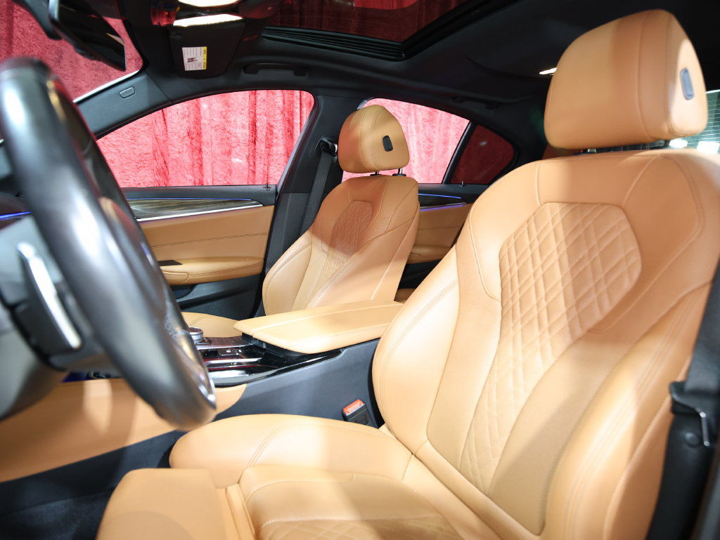 Used 2022 BMW 540i w/ M Sport Package RWD image 13