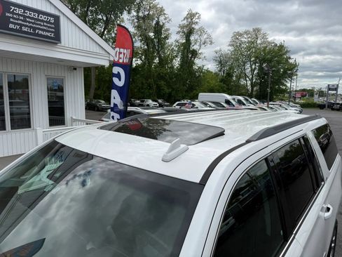Used 2017 GMC Yukon XL SLT w/ Premium Edition AWD/4WD image 65