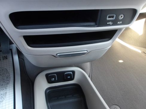 Used 2017 Chrysler Pacifica Touring-L image 15