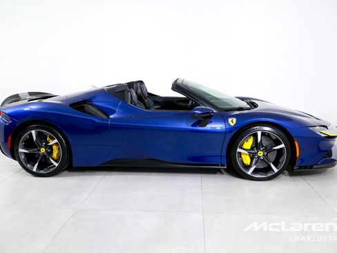 Used 2022 Ferrari SF90 Spider image 10