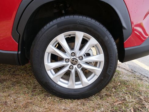 Used 2022 Toyota Corolla Cross LE image 12