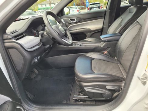 Used 2025 Jeep Compass Limited AWD/4WD image 10