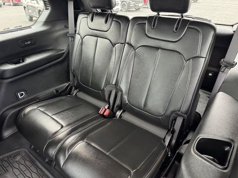 Used 2025 Jeep Grand Cherokee L Limited w/ Black Appearance Package image 7