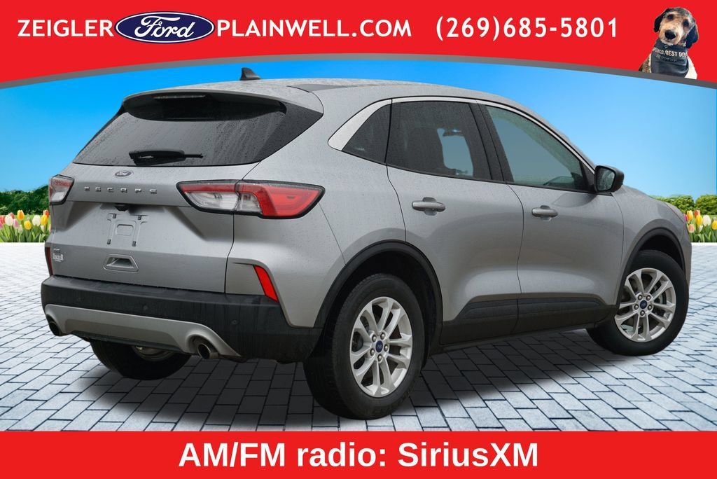 Used 2022 Ford Escape SE w/ Cold Weather Package FWD image 5