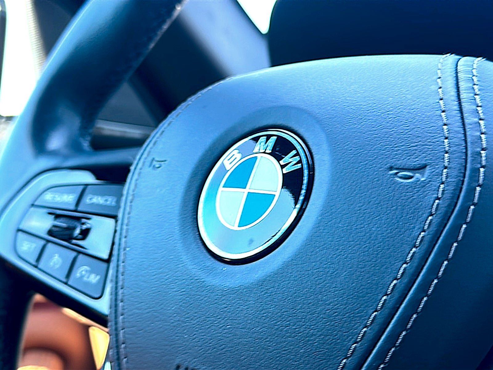 Used 2023 BMW 530i w/ Premium Package RWD image 33