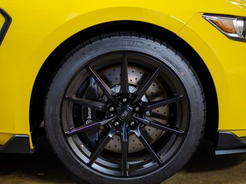 Used 2016 Ford Mustang Shelby GT350 w/ Technology Package image 8