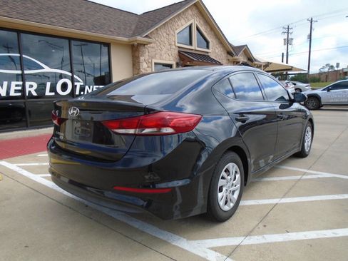 Used 2018 Hyundai Elantra SE FWD image 6