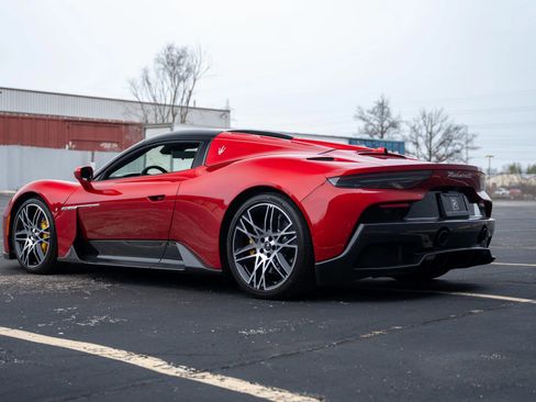 Used 2023 Maserati MC20 Spyder image 11