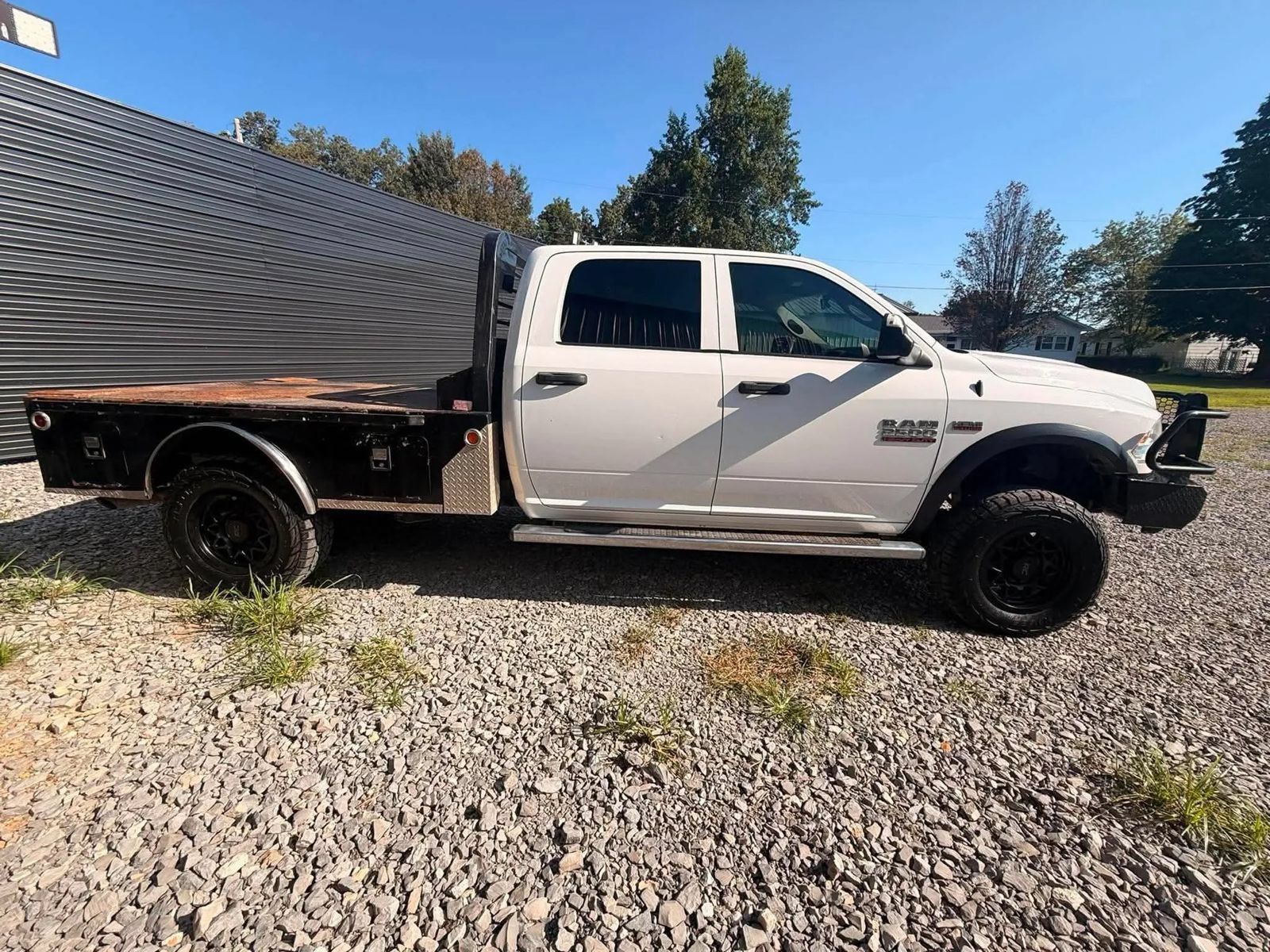Used 2018 RAM 2500 Tradesman w/ Chrome Appearance Group AWD/4WD image 4