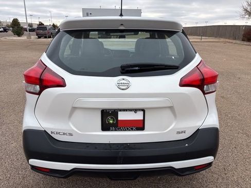 Used 2019 Nissan Kicks SR w/ SR Premium Package image 5