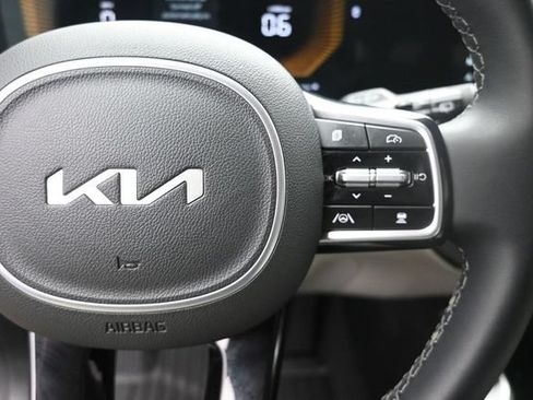 Used 2025 Kia Sorento S FWD image 14