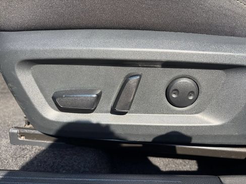Used 2025 Nissan Rogue SV FWD image 21