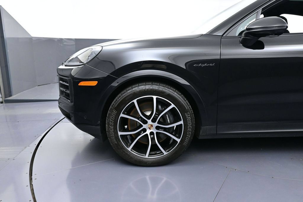 Certified 2025 Porsche Cayenne E-Hybrid Coupe AWD/4WD image 12