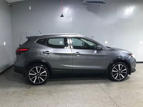 Used 2017 Nissan Rogue Sport SL w/ SL Premium Package AWD/4WD image 2