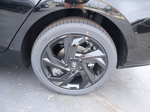 New 2026 Hyundai Elantra SEL Sport Premium FWD image 16
