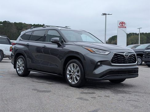 Used 2021 Toyota Highlander Limited image 7