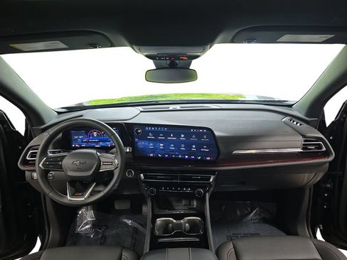 Used 2025 Chevrolet Traverse Z71 w/ Driver Confidence Package AWD/4WD image 9